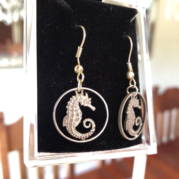 HAND-CUT 1969 SINGAPORE SEAHORSE COIN EARRINGS - Picture 4 of 5